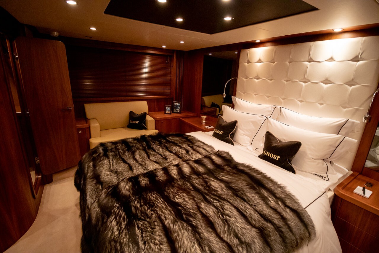Sunseeker Predator 72, Ghost | Noleggio di Yacht Croazia