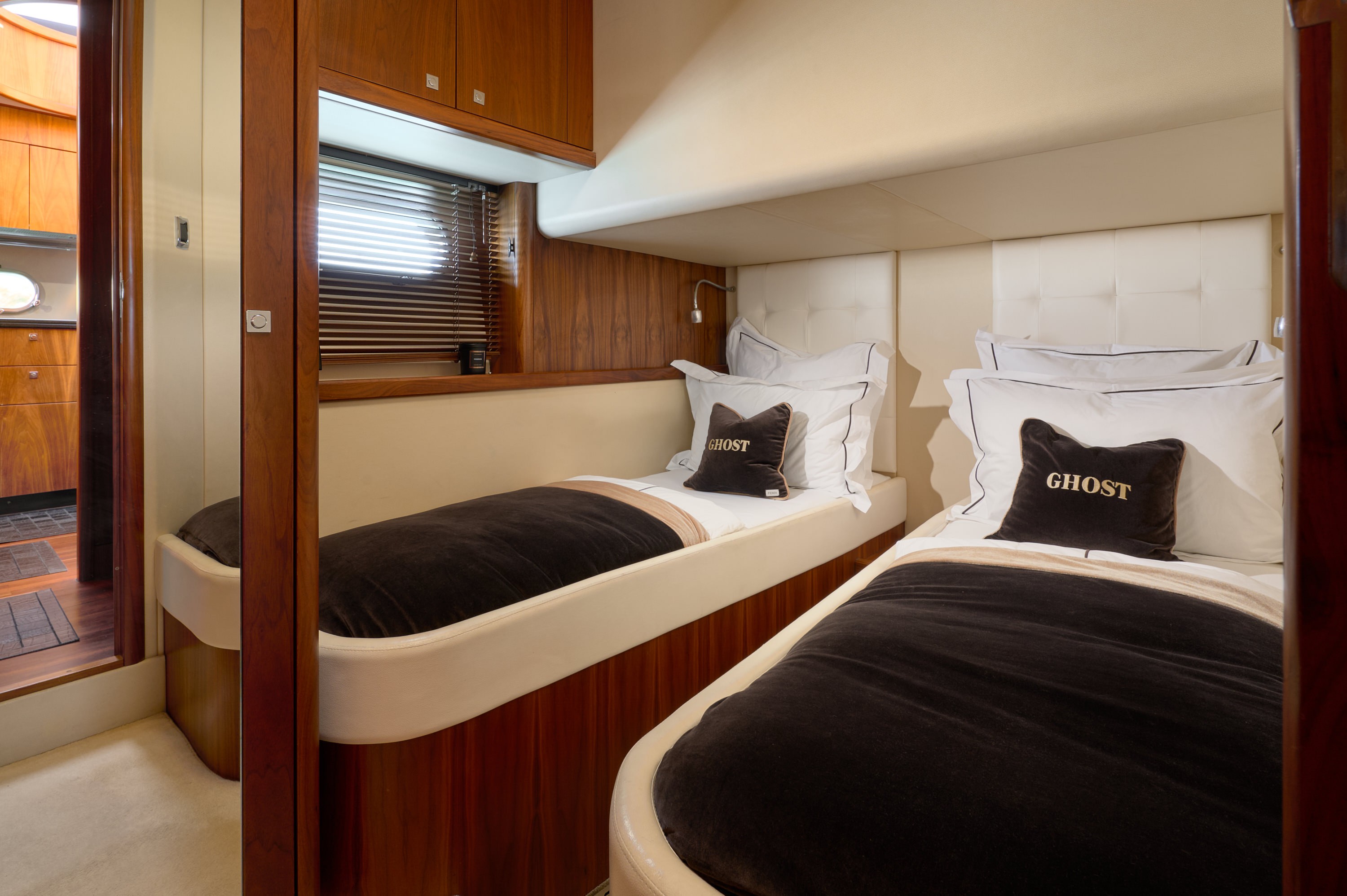 Sunseeker Predator 72, Ghost | Noleggio di Yacht Croazia