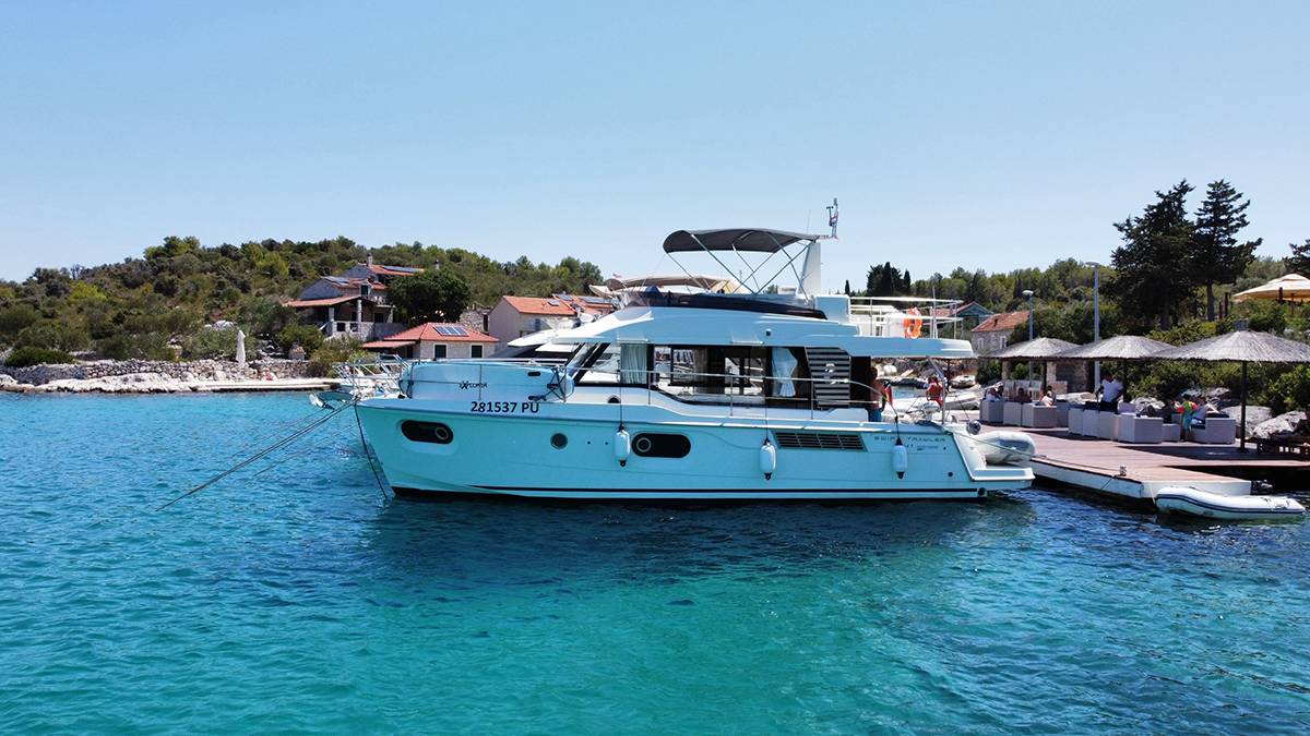 Swift Trawler 41, Moritz | Yacht Charter Croatia
