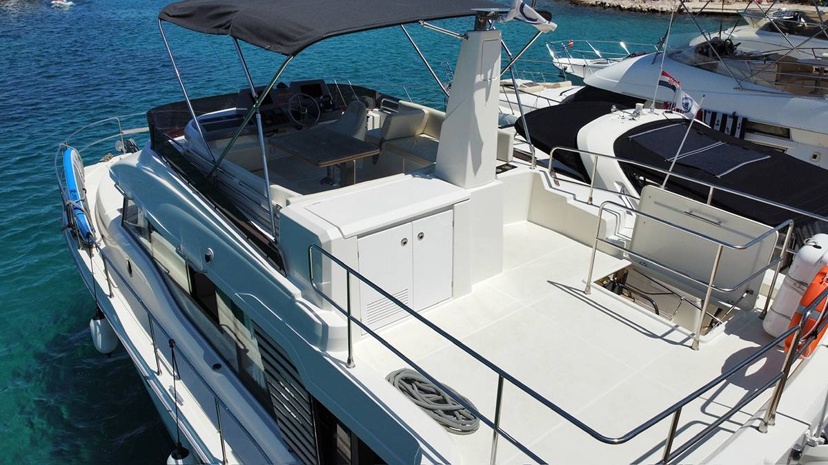 Swift Trawler 41, Moritz | Yacht Charter Croatia