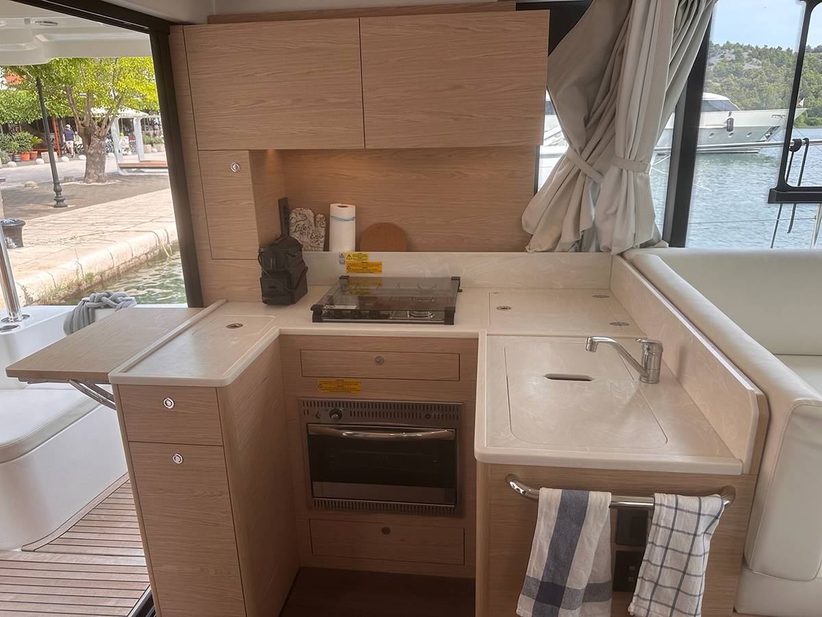 Swift Trawler 41, Moritz | Yacht Charter Croatia