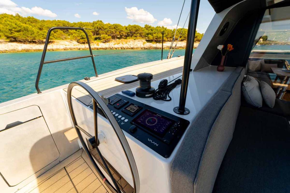 Vaan R4 Electric, Silence | Yacht Charter Croatia