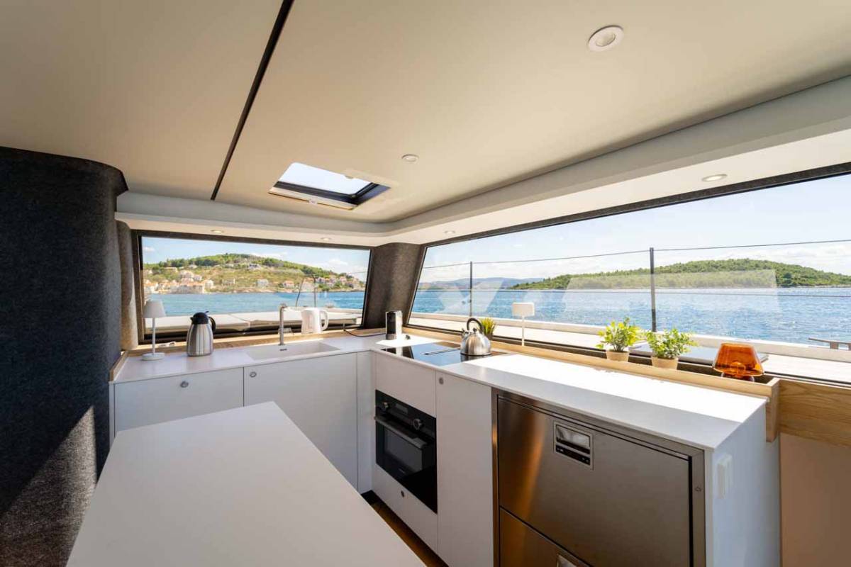 Vaan R4 Electric, Silence | Yacht Charter Croatia