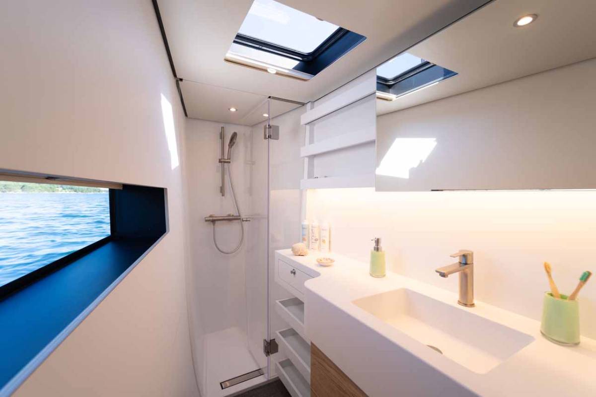 Vaan R4 Electric, Silence | Yacht Charter Croatia