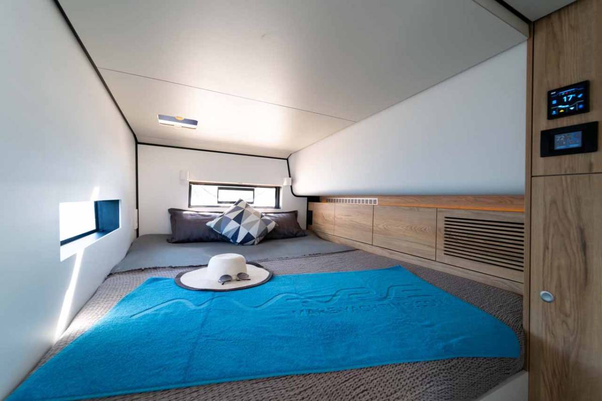 Vaan R4 Electric, Silence | Yacht Charter Croatia