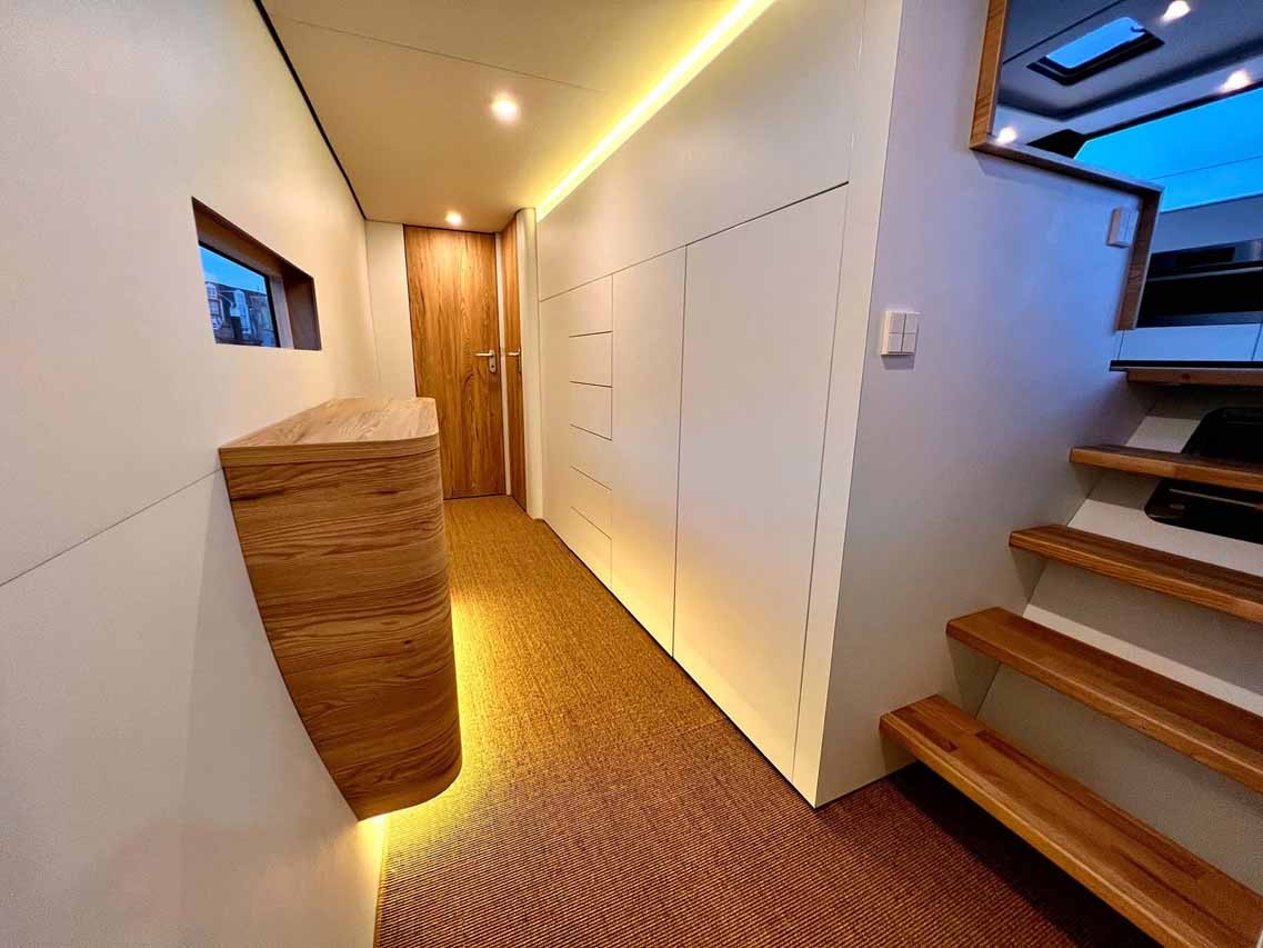 Vaan R4 Electric, Silence | Yacht Charter Croatia